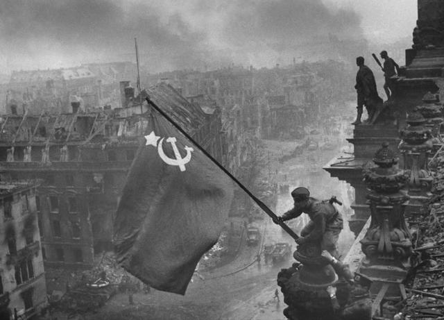 Знамя Победы над рейхстагом. 1945